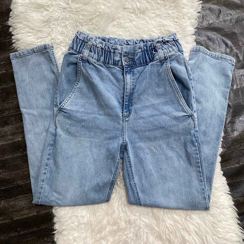 SIMPLE SOCIETY PAPERBAG WAIST MEDIUM BLUE WASH TAPERED JEANS